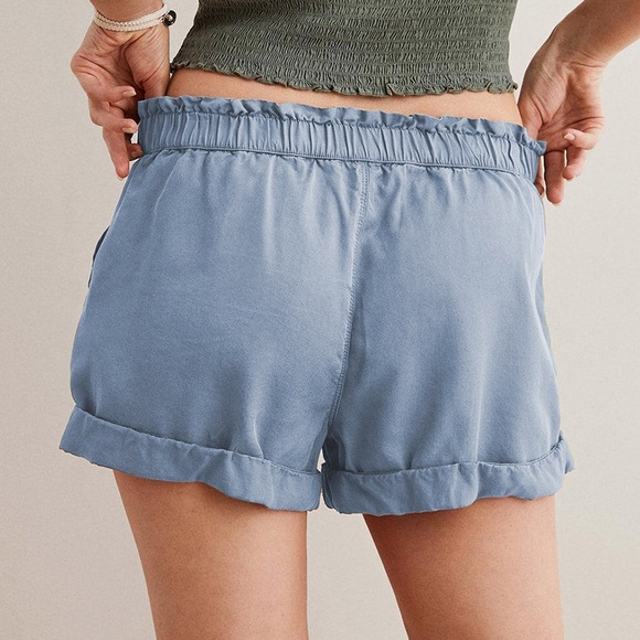 Blue shorts with pockets - Picture 2 of 3